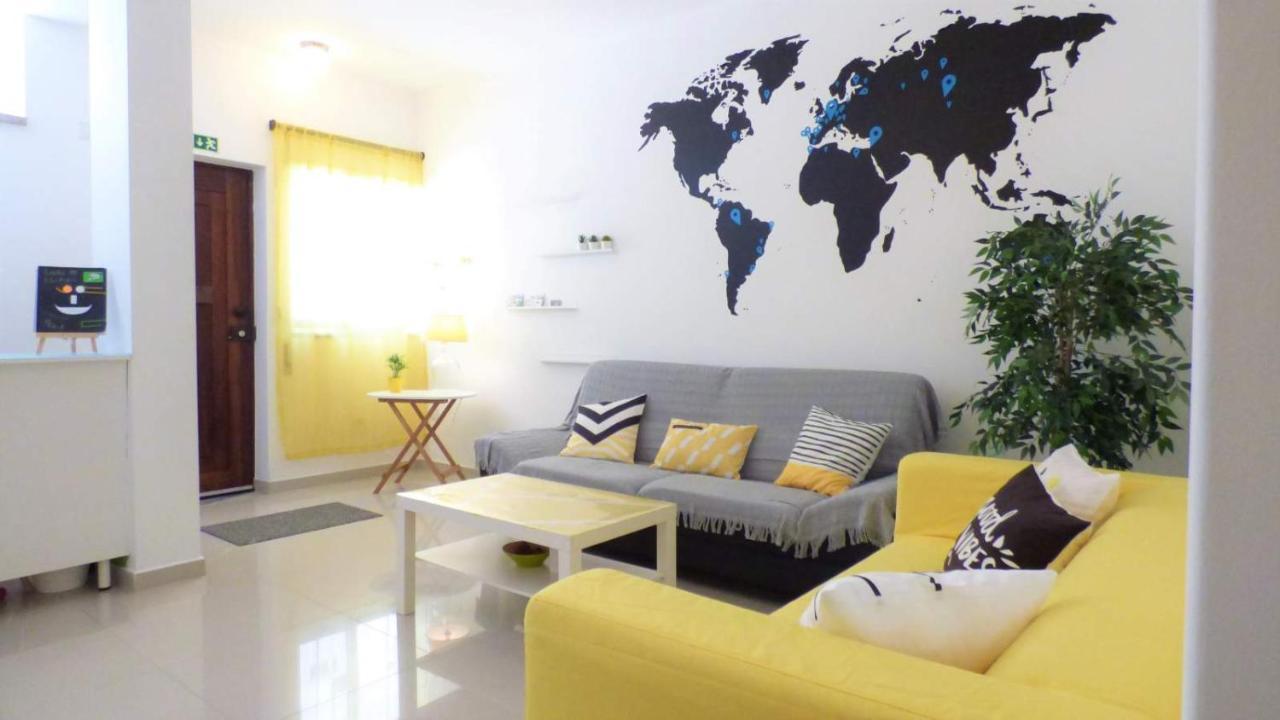 D Wan Guest House Peniche Bagian luar foto