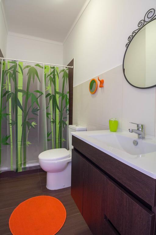 D Wan Guest House Peniche Ruang foto
