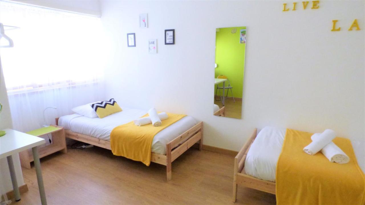 D Wan Guest House Peniche Bagian luar foto